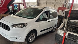 Ford E-Tourneo Courier 2015
