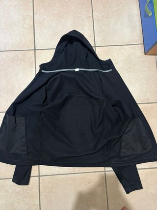 Giacca a vento New Balance nera con cappuccio