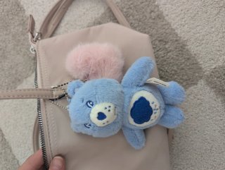 Bolso beige con osito azul