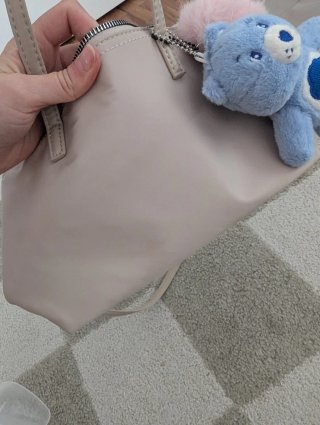 Bolso beige con osito azul