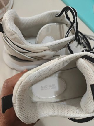 Tenis Michael Kors Blancos y Negros