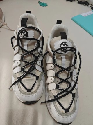 Tenis Michael Kors Blancos y Negros