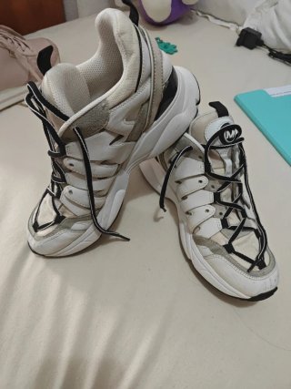 Tenis Michael Kors Blancos y Negros