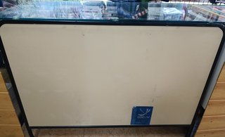 MOSTRADOR ALMACENAJE madera y metal con cristal