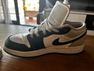 Zapatillas Jordan niño negras y blancas semi bota