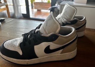 Zapatillas Jordan niño negras y blancas semi bota