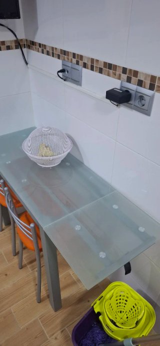 Conjunto mesa cocina y 2 sillas naranja