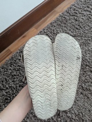 Sandalias blancas con hebillas