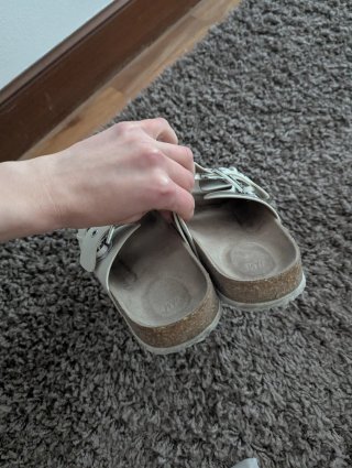 Sandalias blancas con hebillas
