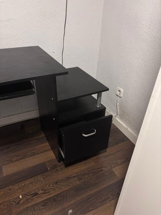 Mesa de ordenador negra