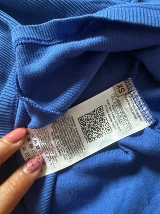 Camiseta Guess azul con logo