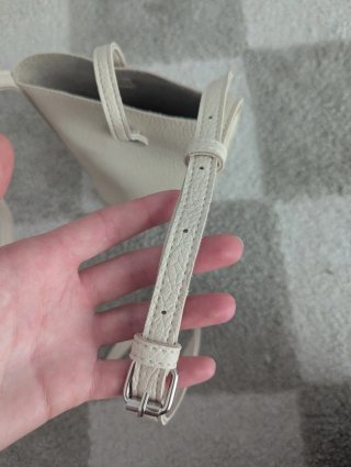 Bolso beige tipo cubo