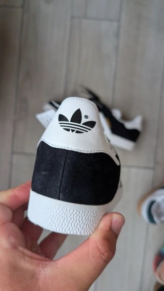 Adidas Gazelle Talla 44 2/3 Negra y Blanca