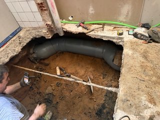 Lampista, instalador de aire acondicionado