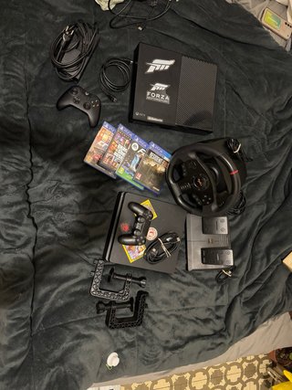 Pacchetto PS4 e Xbox One + Volante e Pedali