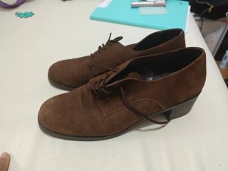 Zapatos de cuero marrón