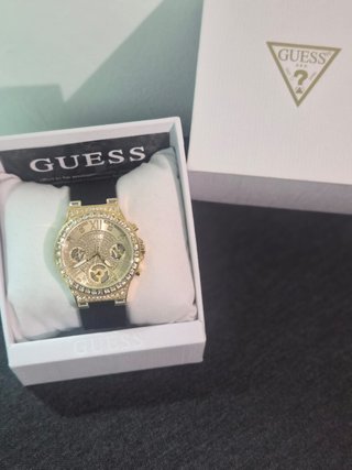 Reloj Guess Dorado con Cristales