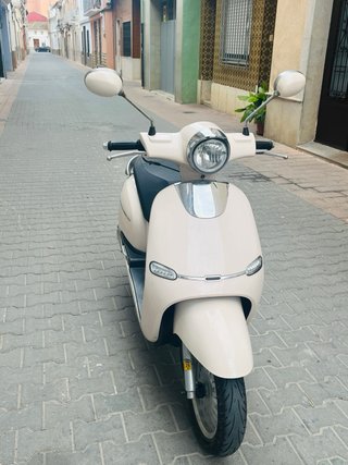 Moto Scooter 125cc Beige Automática