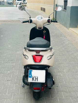 Moto Scooter 125cc Beige Automática
