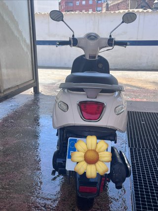 Moto Scooter 125cc Beige Automática