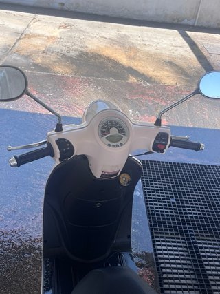 Moto Scooter 125cc Beige Automática