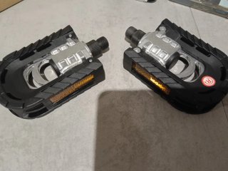 Pedales de Bicicleta Negros con Reflectores
