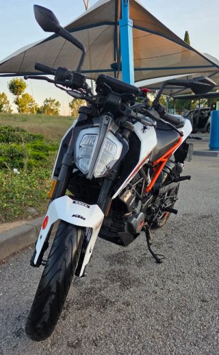 KTM Duke 125 ABS Naked Blanca y Naranja