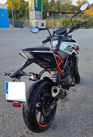 KTM Duke 125 ABS Naked Blanca y Naranja