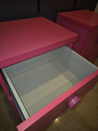 Dos cómodas fucsia con 4 cajones