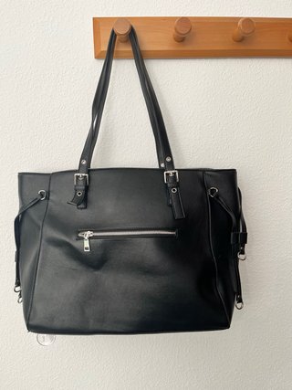 Bolso negro de piel sintética