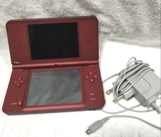 Nintendo DSi XL Cereza
