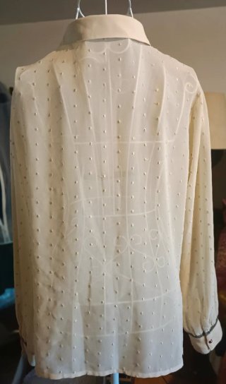 Blusa estilo romántico color marfil
