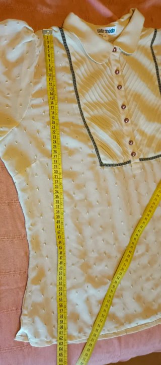 Blusa estilo romántico color marfil
