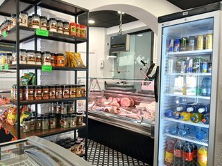 Urge! CARNICERIA EN TRASPASO