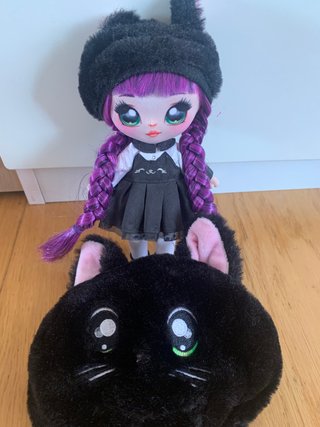 Muñeca Na Na Na Surprise con accesorio