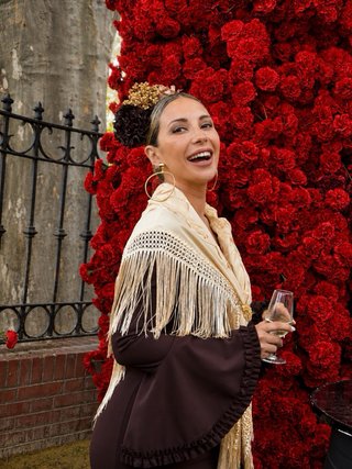 Traje de flamenca con mantoncillo
