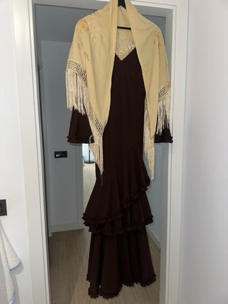 Traje de flamenca con mantoncillo
