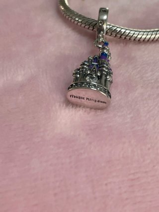 Charm Castillo Disneyland