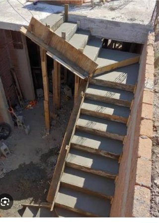 Escaleras de hormigón y encofrado
