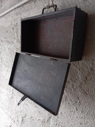 Maletín Metálico de Radioaficionado QRP