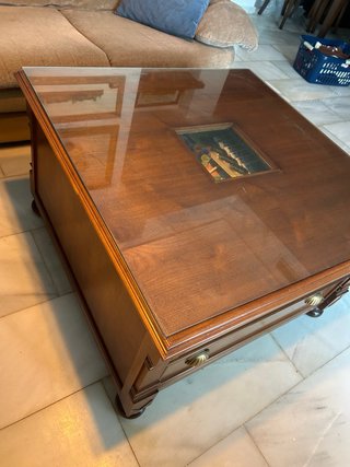 Mesa de centro de madera y cristal