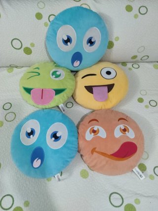 Lote 5 cojines emoji
