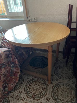 Mesa redonda de madera