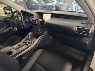 Lexus IS 2.5 300h Executive Navibox