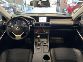 Lexus IS 2.5 300h Executive Navibox