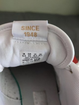 Zapatillas PUMA Shuffle Blancas y Logo Puma dorado