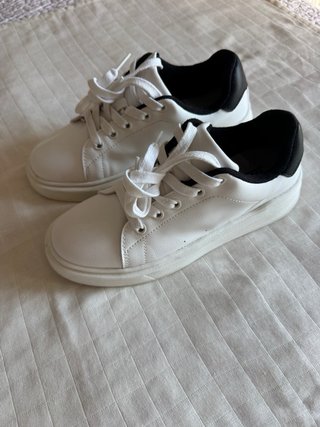 Zapatillas Zara niño talla 36 blancas y negras