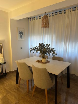 4 Sillas de madera tapizadas