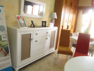 Aparador madera maciza y cristal