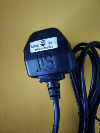 CABLE DE ALIMENTACIÓN CON ENCHUFE BRITÁNICO